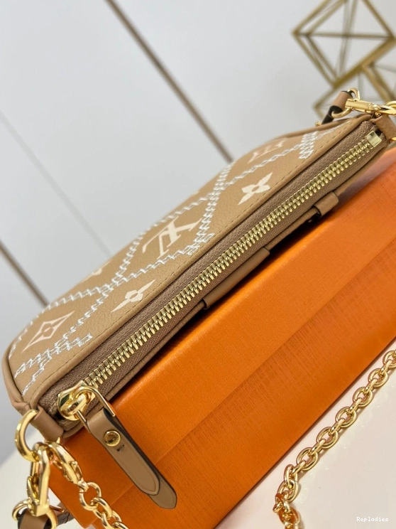 Fake Louis Bags POUCH LOUIS VUITTON STRAP ON EASY 0824